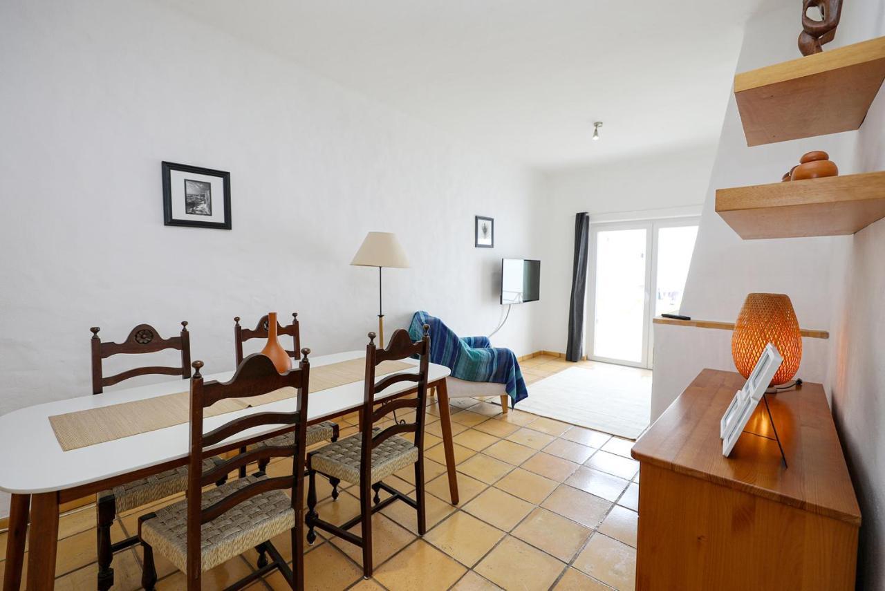 B82 - Lacobrigense Flat In
