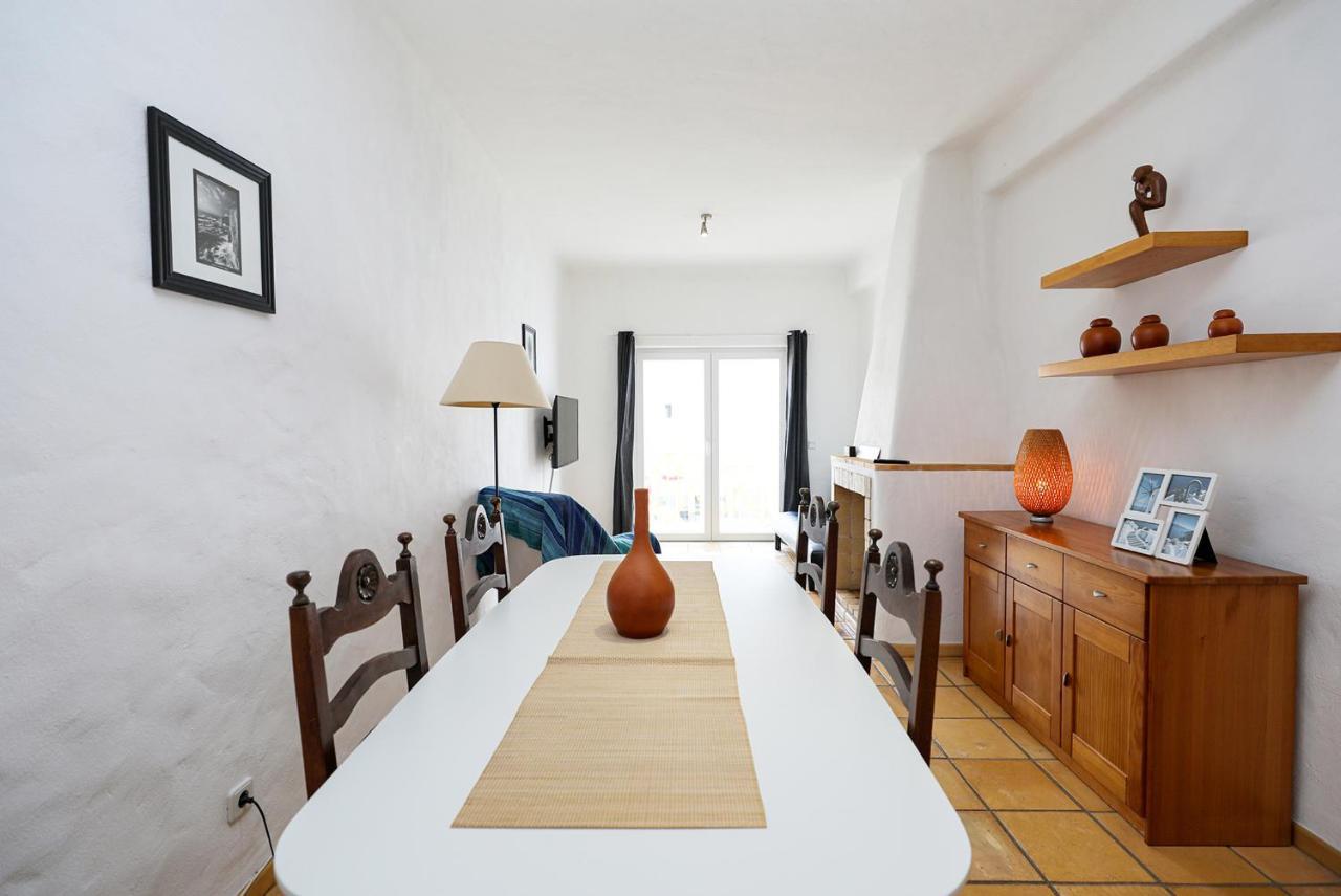 B82 - Lacobrigense Flat In Lagos