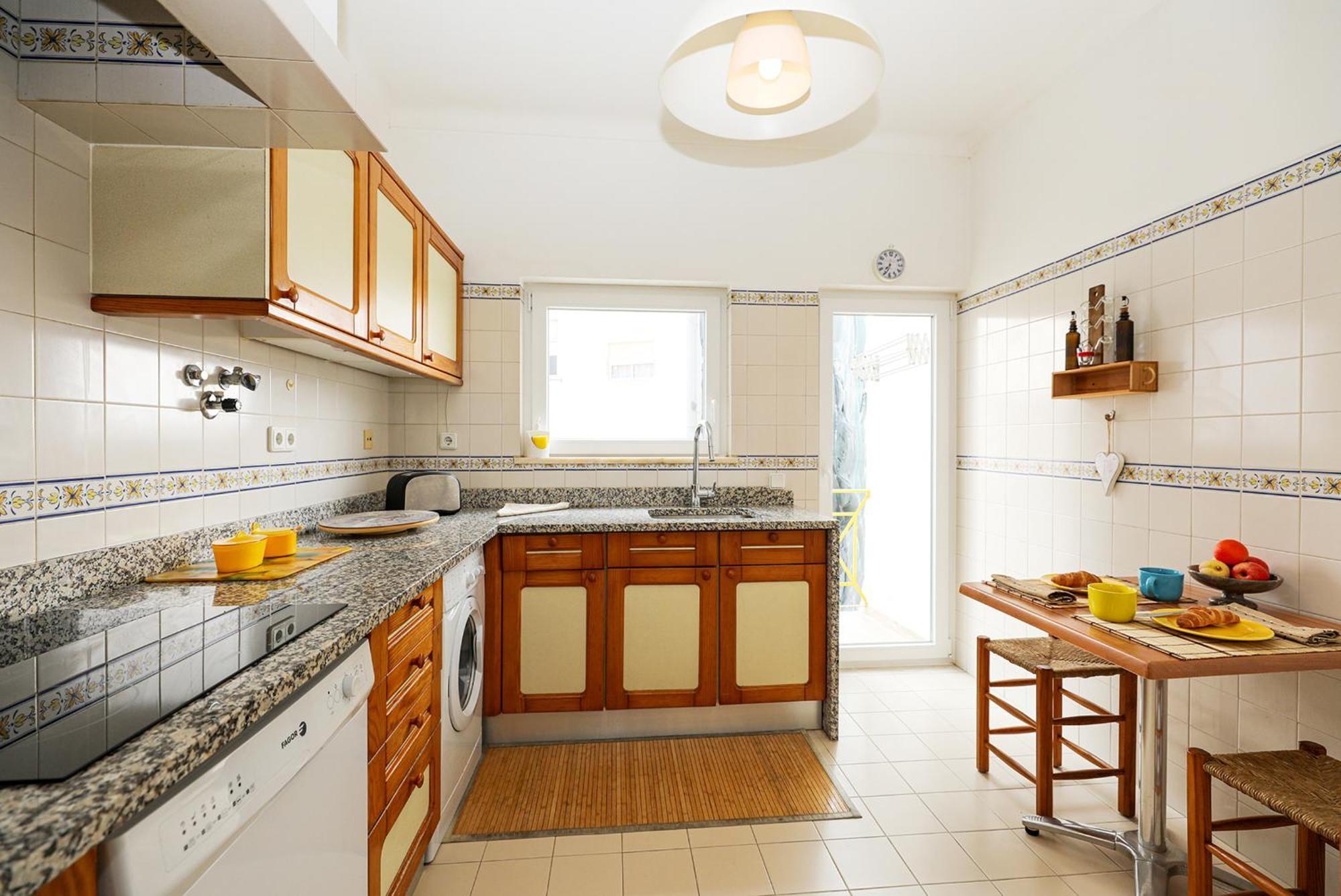 B82 - Lacobrigense Flat In * Lagos